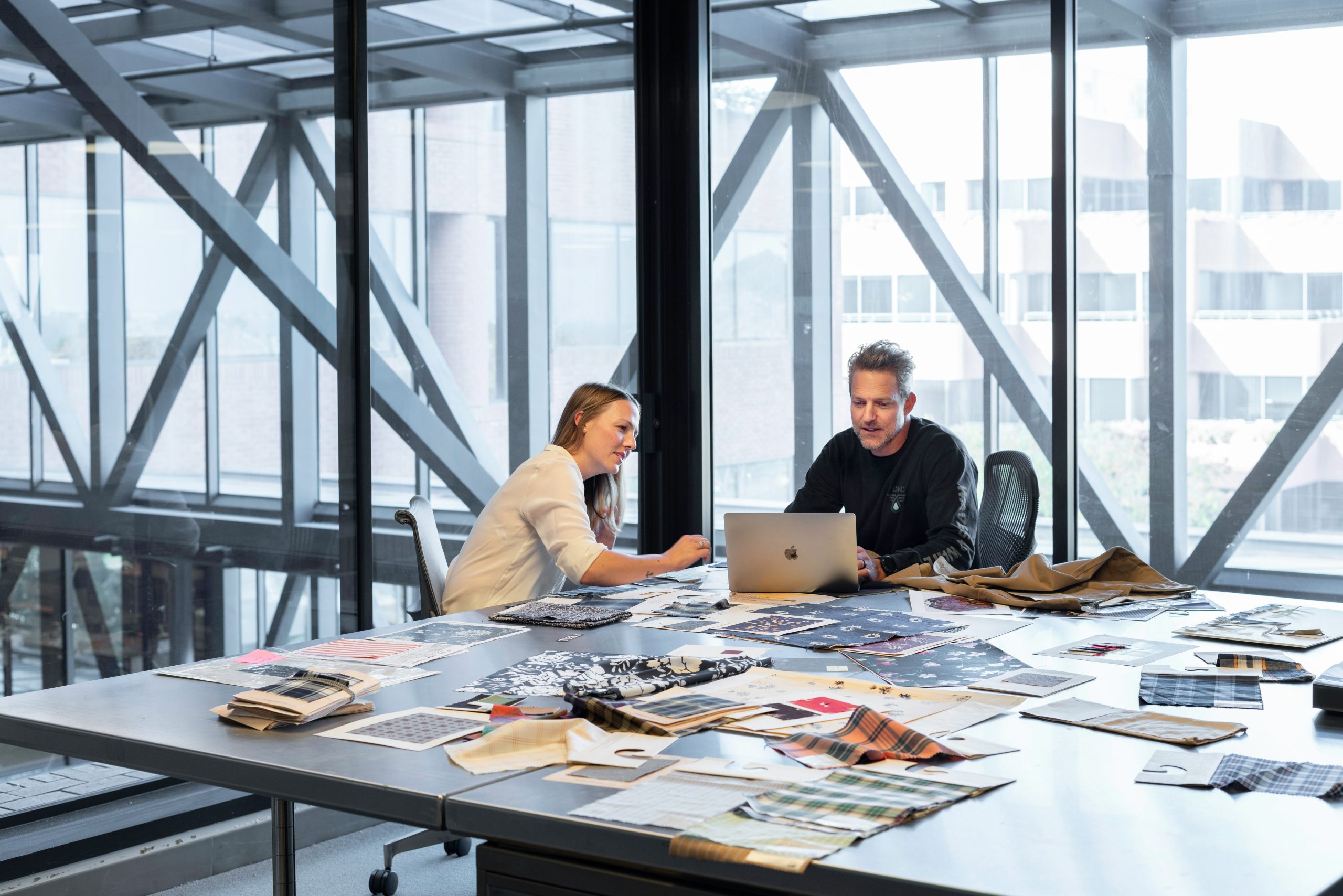 Revolutionizing B2B Sales Automation With AI Agents - Beecker